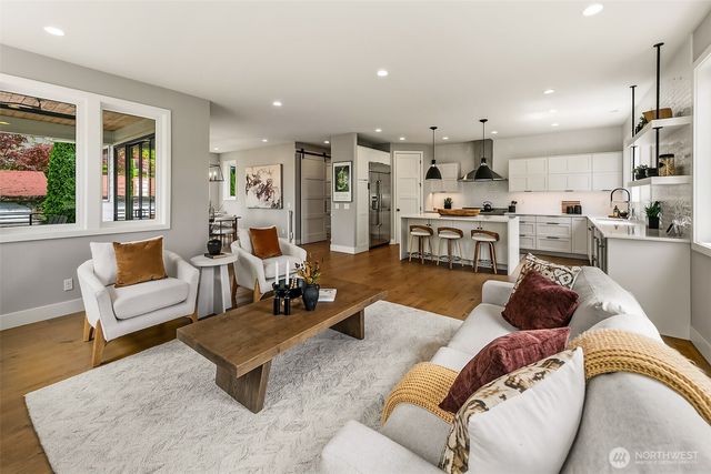 8527 Latona Avenue NE, Seattle, WA 98115
