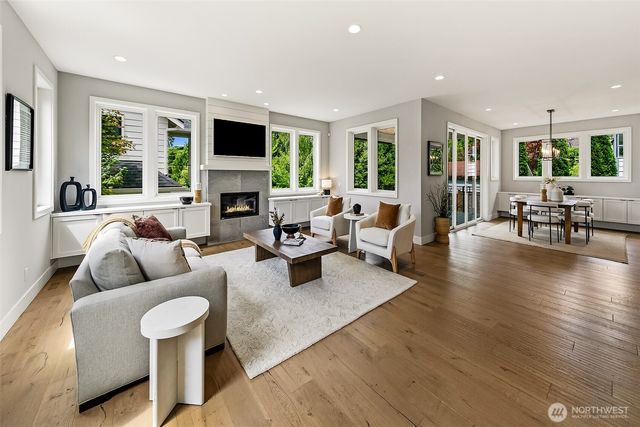 8527 Latona Avenue NE, Seattle, WA 98115