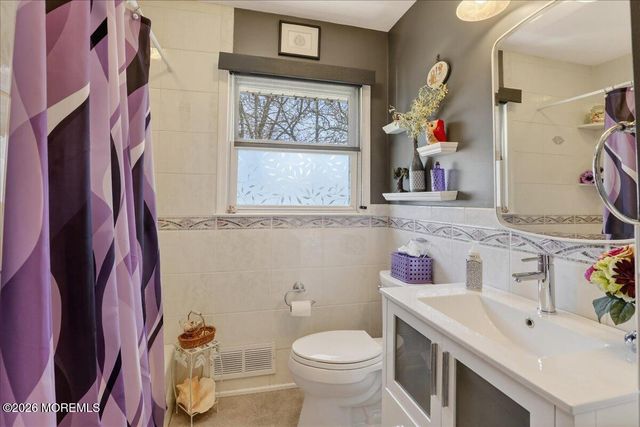 194 Park Place, Belford, NJ 07718