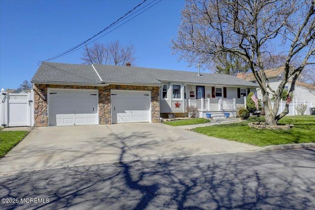 194 Park Place, Belford, NJ 07718