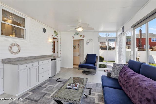 194 Park Place, Belford, NJ 07718