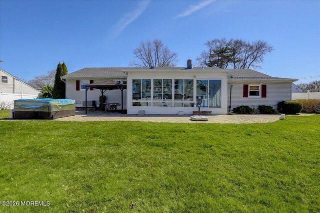 194 Park Place, Belford, NJ 07718