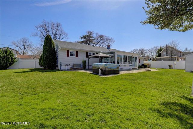 194 Park Place, Belford, NJ 07718