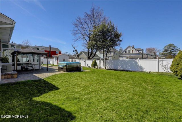 194 Park Place, Belford, NJ 07718