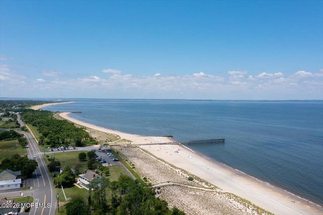 194 Park Place, Belford, NJ 07718