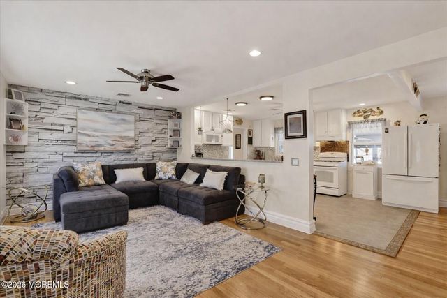 194 Park Place, Belford, NJ 07718