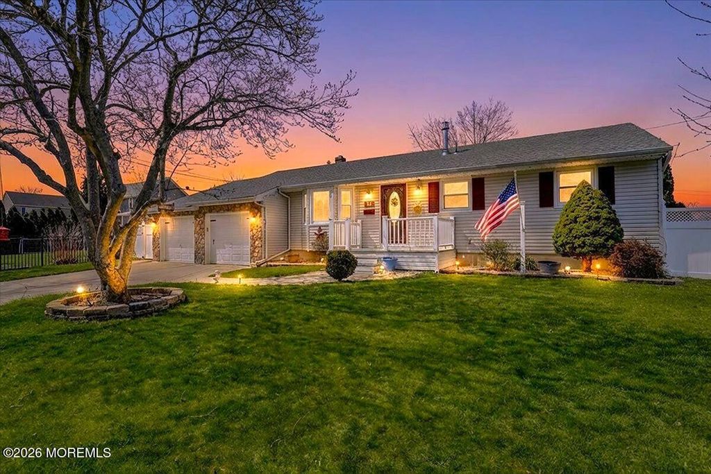 194 Park Place, Belford, NJ 07718