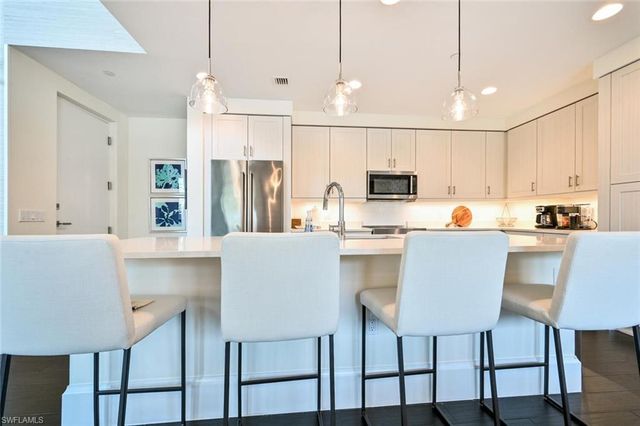 1030 3rd AVE S 105, Naples, FL 34102