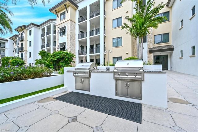 1030 3rd AVE S 105, Naples, FL 34102
