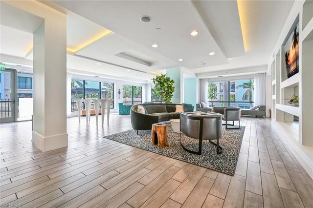 1030 3rd AVE S 105, Naples, FL 34102