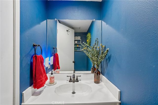 1599 W Jefferson Boulevard, Los Angeles, CA 90018