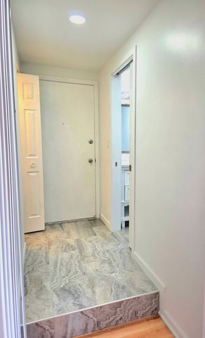 6 Parkside Court 2, Vernon Hills, IL 60061