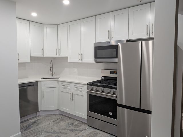 6 Parkside Court 2, Vernon Hills, IL 60061