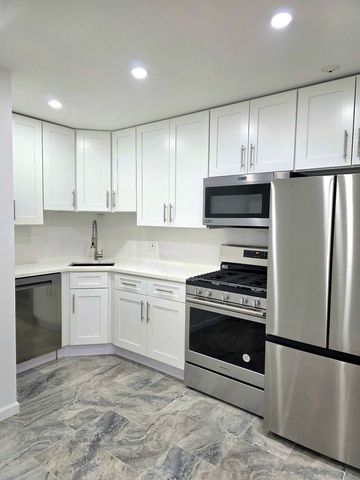 6 Parkside Court 2, Vernon Hills, IL 60061