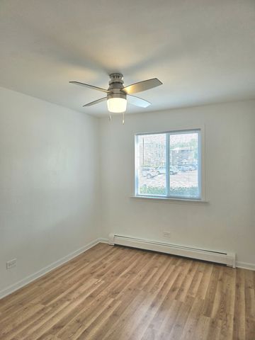 6 Parkside Court 2, Vernon Hills, IL 60061