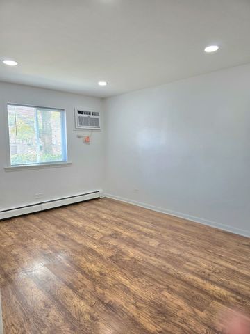 6 Parkside Court 2, Vernon Hills, IL 60061