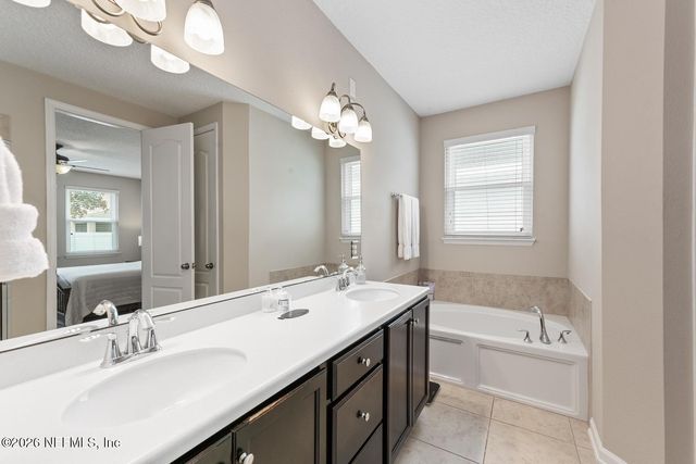 11854 WYNNFIELD LAKES Circle, Jacksonville, FL 32246