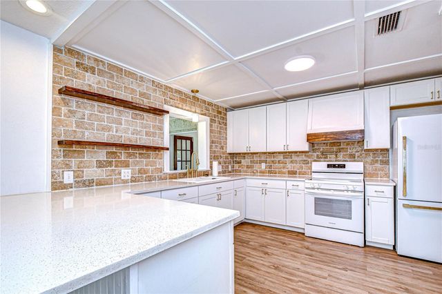 2524 VICTARRA CIRCLE, Lutz, FL 33559