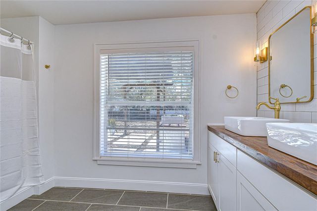 2524 VICTARRA CIRCLE, Lutz, FL 33559