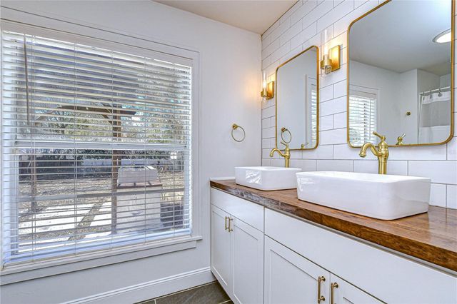 2524 VICTARRA CIRCLE, Lutz, FL 33559