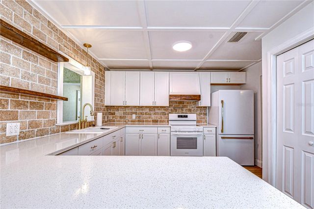 2524 VICTARRA CIRCLE, Lutz, FL 33559