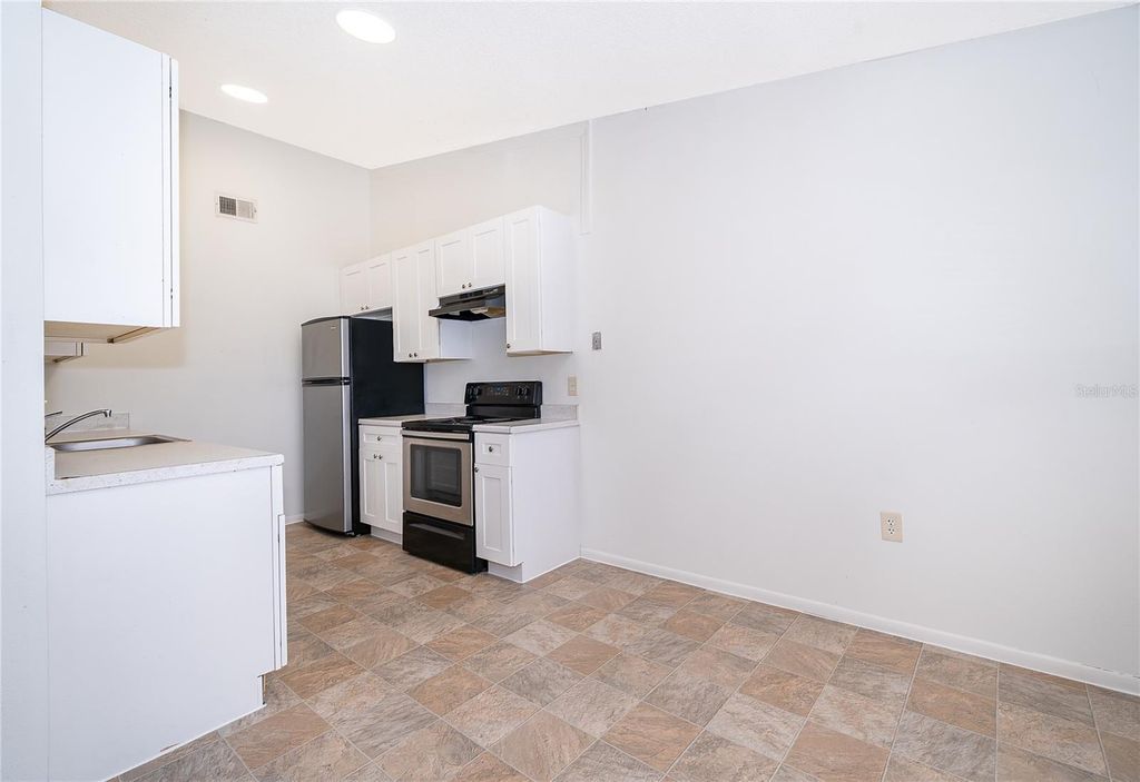 Image 20 of property listing at 7876 GUARDSMEN STREET, Orlando, FL 32822