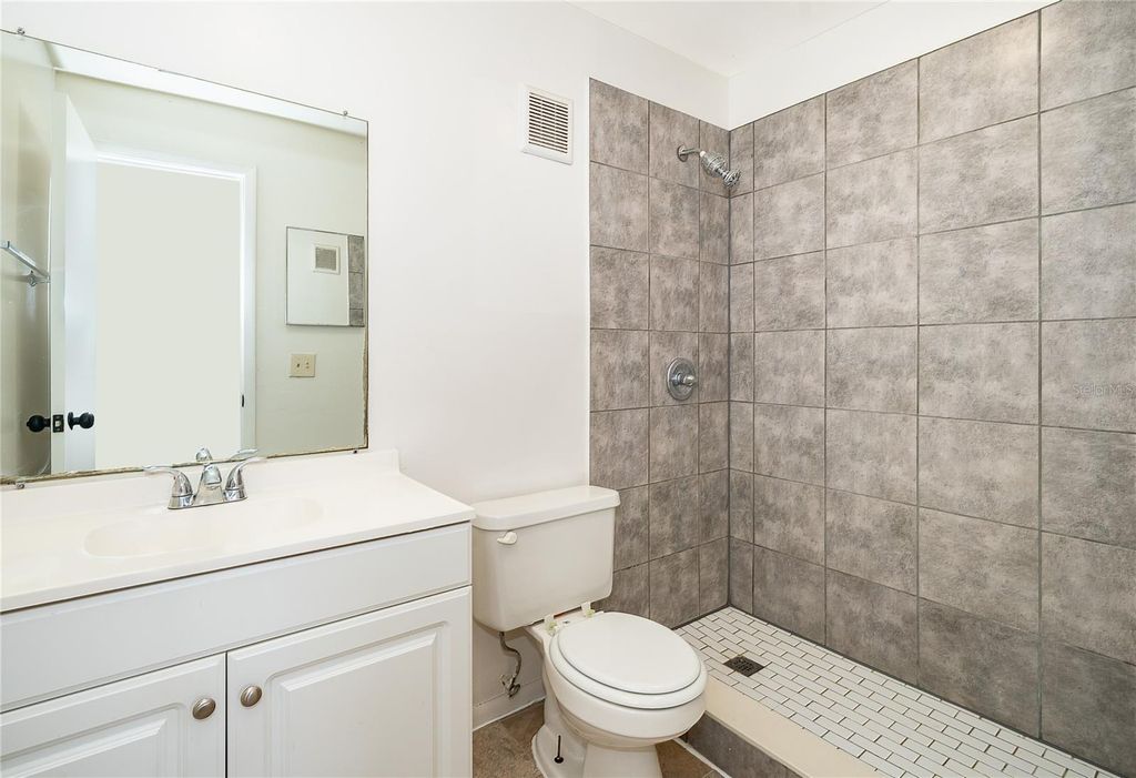 Image 4 of property listing at 7876 GUARDSMEN STREET, Orlando, FL 32822