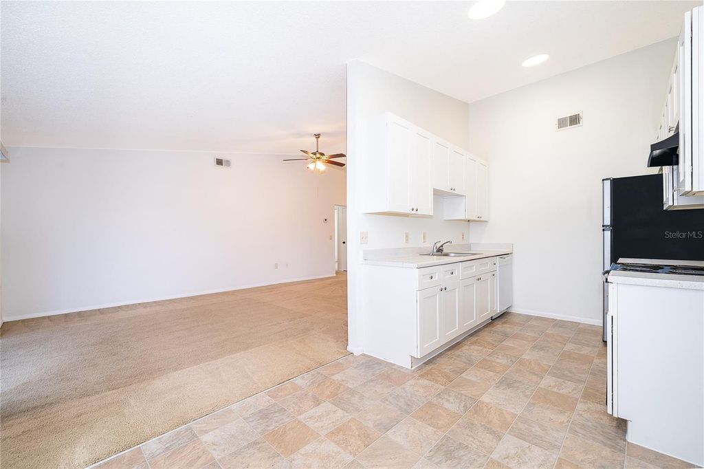 Image 10 of property listing at 7876 GUARDSMEN STREET, Orlando, FL 32822