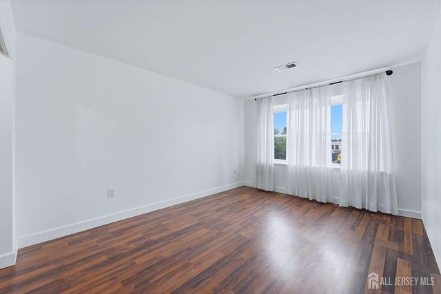 320 Edpas Road, New Brunswick, NJ 08901