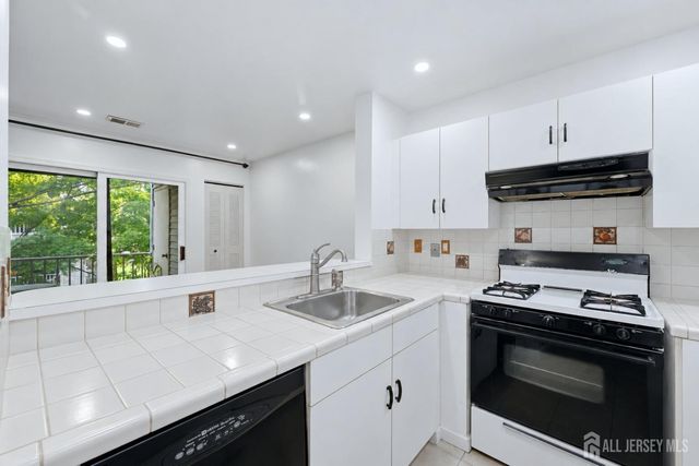 320 Edpas Road, New Brunswick, NJ 08901