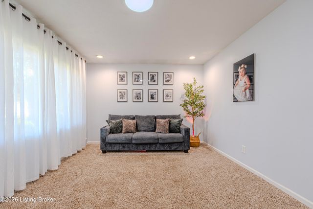 5004 Fury Way, Louisville, KY 40258