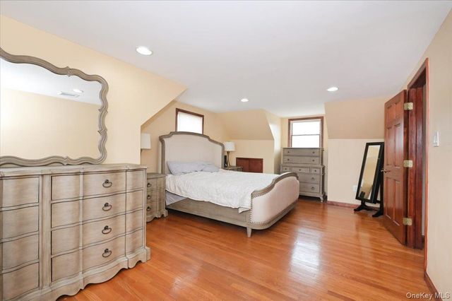 265 N Syracuse Avenue, Massapequa, NY 11758