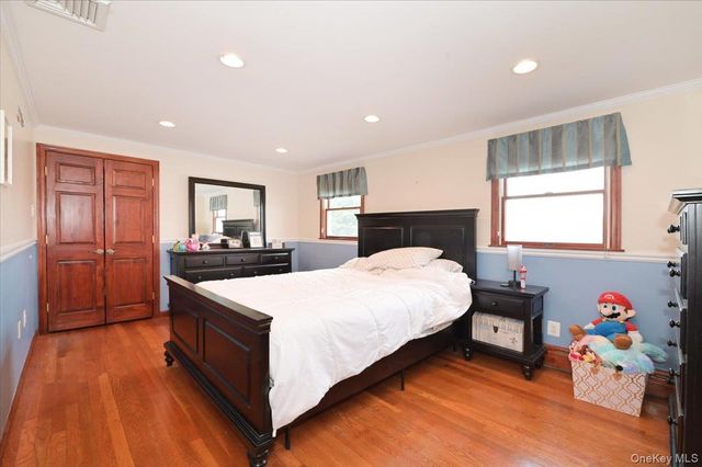 265 N Syracuse Avenue, Massapequa, NY 11758