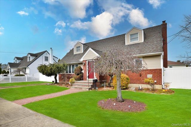 265 N Syracuse Avenue, Massapequa, NY 11758