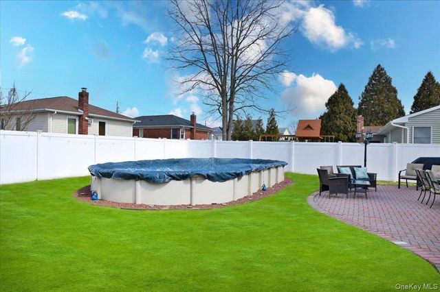 265 N Syracuse Avenue, Massapequa, NY 11758