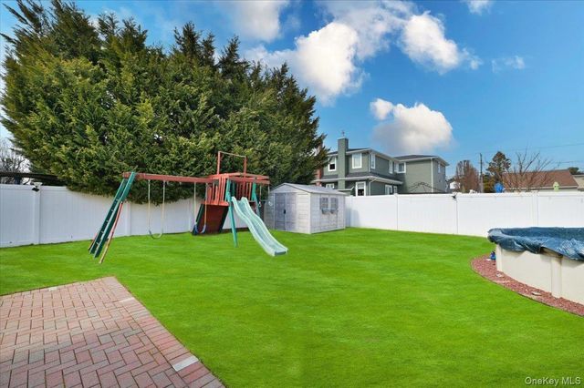 265 N Syracuse Avenue, Massapequa, NY 11758