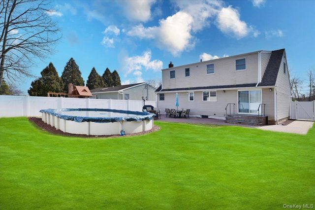 265 N Syracuse Avenue, Massapequa, NY 11758