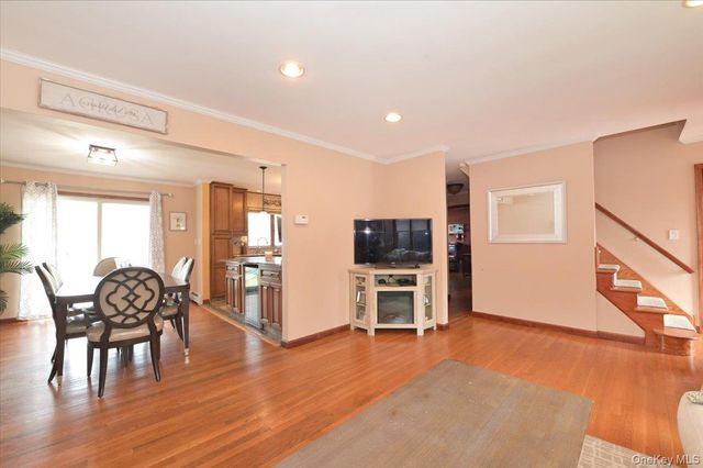 265 N Syracuse Avenue, Massapequa, NY 11758