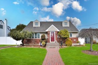 265 N Syracuse Avenue, Massapequa, NY 11758