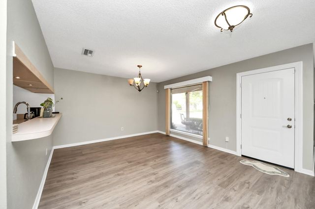 41 Champions Colony E, Houston, TX 77069