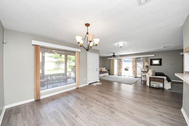 41 Champions Colony E, Houston, TX 77069