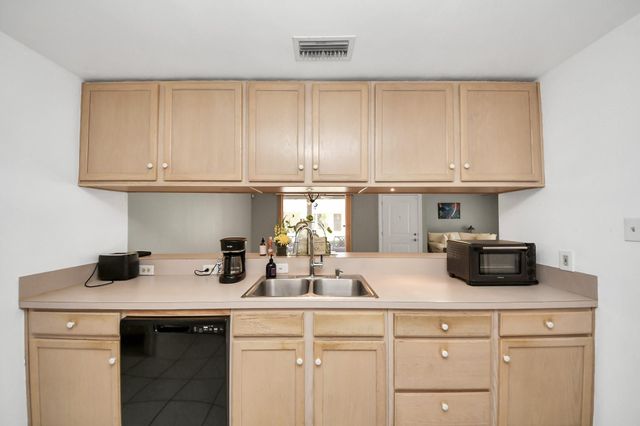 41 Champions Colony E, Houston, TX 77069