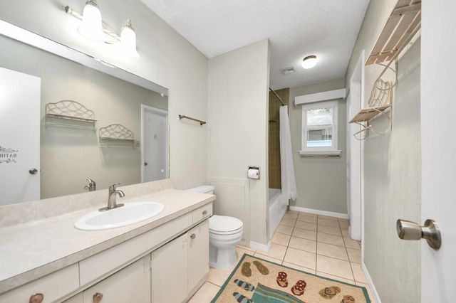 41 Champions Colony E, Houston, TX 77069