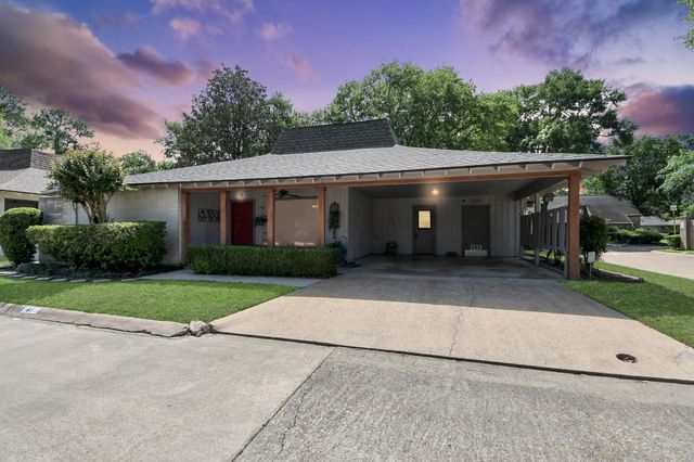 41 Champions Colony E, Houston, TX 77069