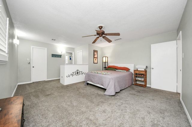 41 Champions Colony E, Houston, TX 77069