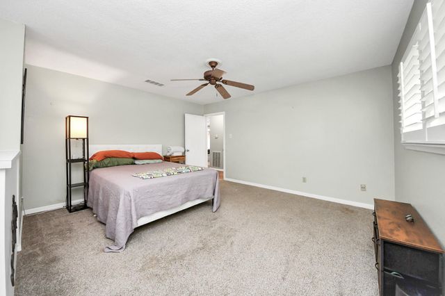 41 Champions Colony E, Houston, TX 77069