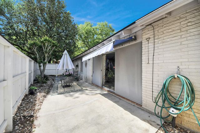 41 Champions Colony E, Houston, TX 77069