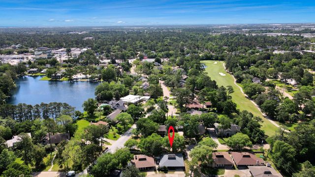 41 Champions Colony E, Houston, TX 77069