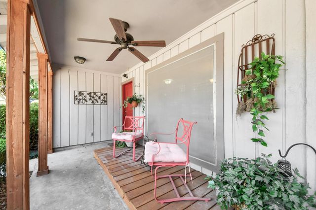 41 Champions Colony E, Houston, TX 77069