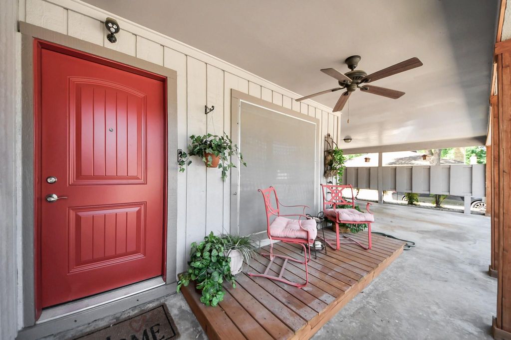 41 Champions Colony E, Houston, TX 77069